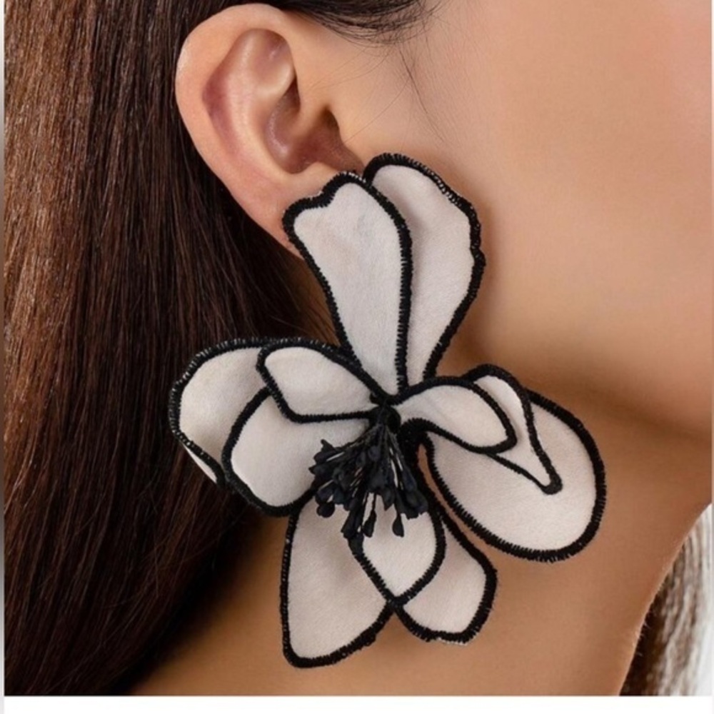 ✨NEW Beige Black Geometric Flower Statement Earrings